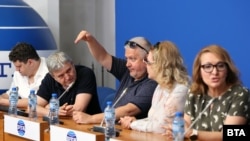 Инициатвен комитет "срещу задължителния машинен вот". На снимката: Петьо П. Блъсков, Петьо Блъсков, Недялко Недялков, Соня Колтуклиева, Антоанета Христова