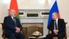 Президентът на Русия Владимир Путин (вдясно) на среща с беларуския си колега Александър Лукашенко в Санкт Петербург, 25 юни 2022 г.