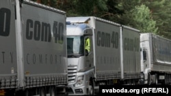 Фури в черзі, ілюстраційне фото