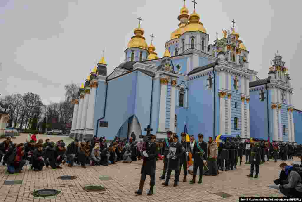 Обоє військових служили в підрозділі аеророзвідки «Баракуда».«Акіра» та «Промінь» загинули під час виконання бойового завдання, захищаючи небо України. «Вони були світлими та щирими Людьми. Гідними Українцями. Тими, хто робив світ навколо себе кращим навіть у найтемніші дні», – написали у підрозділі «Баракуда»