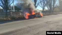 Автівка після атаки російським безпілотником у Херсоні, архівне фото