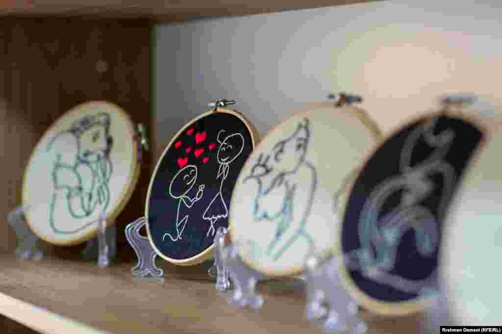 U drugim skloništima na Kosovu, žrtve nasilja u porodici također uče kako izrađivati ručni rad.