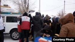 &#x41A; &#x43F;&#x43E;&#x43B;&#x435;&#x432;&#x43E;&#x439; &#x43A;&#x443;&#x445;&#x43D;&#x435; &#x432;&#x44B;&#x441;&#x442;&#x440;&#x430;&#x438;&#x432;&#x430;&#x435;&#x442;&#x441;&#x44F; &#x43E;&#x447;&#x435;&#x440;&#x435;&#x434;&#x44C;. &#x421;&#x435;&#x43C;&#x435;&#x439;, 15 &#x44F;&#x43D;&#x432;&#x430;&#x440;&#x44F; 2013 &#x433;&#x43E;&#x434;&#x430;. &#x424;&#x43E;&#x442;&#x43E; &#x43F;&#x440;&#x435;&#x434;&#x43E;&#x441;&#x442;&#x430;&#x432;&#x43B;&#x435;&#x43D;&#x43E; &#x41E;&#x431;&#x449;&#x435;&#x441;&#x442;&#x432;&#x43E;&#x43C; &#x41A;&#x440;&#x430;&#x441;&#x43D;&#x43E;&#x433;&#x43E; &#x41F;&#x43E;&#x43B;&#x443;&#x43C;&#x435;&#x441;&#x44F;&#x446;&#x430;.