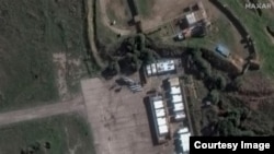 Хеликоптери, разглобени за транспортиране във военновъздушната база Хмеймим в Латакия, Сирия, на 13 декември 2024 г.