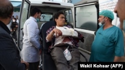 محصلی که در حمله مهاجمان مسلح بر پوهنتون کابل زخمی شده است