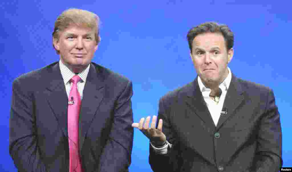 Trump, împreună cu producătorul Mark Burnett în 2004. Omul de afaceri a devenit o stea de televiziune cu reallity show-ul său, Ucenicul, în care concurenții se întreceau într-o competiție pentru a lucra cu el.