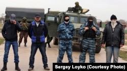 Бойцы пропроссийского отряда самообороны в Крыму. Март 2014 года