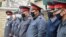Бишкектеги милиция кызматкерлери. 