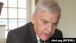 محمد امین فرهنگ آگاه مسایل اقتصادی