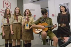 Пластуни під час передачі Вифлеємського вогню. Київ, Аналітичний центр УКУ