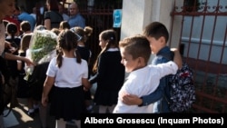 Elevi la deschiderea anului școlar