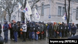 Așa-numitele „unități de autoapărare din Crimeea”, 27 februarie 2014.