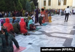 Рамадан в мечети Эртогрул, Ашхабад, 4 июня, 2019