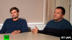 Наступного тижня, у вівторок, має стати відомо, хто такий «Петров» (на фото праворуч)