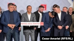 Candidatul PSD la Primăria Capitalei, Daniel Băluță (al doilea din stânga), flancat de președintele partidului, Sorin Grindeanu, secretarul general Claudiu Manda și prim-vicepreședintele Bogdan Gruia Ivan. 