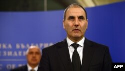 Изкуството на политиката е да умееш да правиш компромиси, каза зам.-председателят на ГЕРБ.