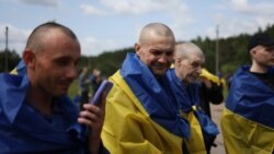 «Це не сон, люба, це реальність»: емоційні моменти зустрічі звільнених з полону бійців (відео)