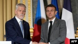 Президенти Чехії Петер Павел та Франції Еммануель Макрон зустрілися в Празі 5 березня (архівне фото)