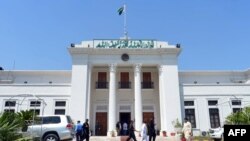 د بشري حقونو مبارزان وايي چې په پاکستان کې د جنسي ځورونو پېښې یوازې له ښځو سره نه بلکې سړو سره هم کېږي.