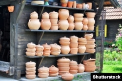 Pots on sale in Zlakusa