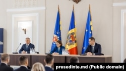Maia Sandu l-a prezentat pe Alexandru Machidon (stânga), noul procuror general interimar, echipei Procuraturii Generale, 29 mai 2025.