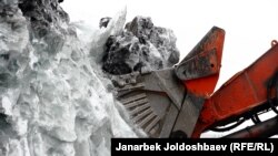 Перемещение ледников на руднике Кумтор. Архивное фото.