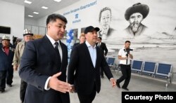 Садыр Жапаров жана Манасбек Самидинов Нарын аэропортунун ачылышында