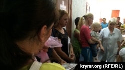 Очередь на прием к врачу в крымской детской поликлинике. Архивное фото