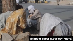 تعدادی از افراد معتاد به مواد مخدر 