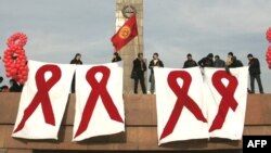 Кыргызстан ВИЧтин жайылуу ылдамдыгы боюнча дүйнөдө алдыңкы катарга чыкты. 1-декабрь - ВИЧ/СПИДдин алдын алуунун эл аралык күнүнө карата Бишкекте өткөн иш-чара.  