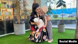 Рухшона Хакимова с детьми 