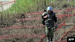 Боснийский сапёр. Добой, Босния и Герцеговина, 20 апреля 2010 года