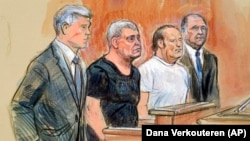 Лев Парнас та Ігор Фруман (другий і третій зліва) в американському суді, 10 жовтня 2019 року