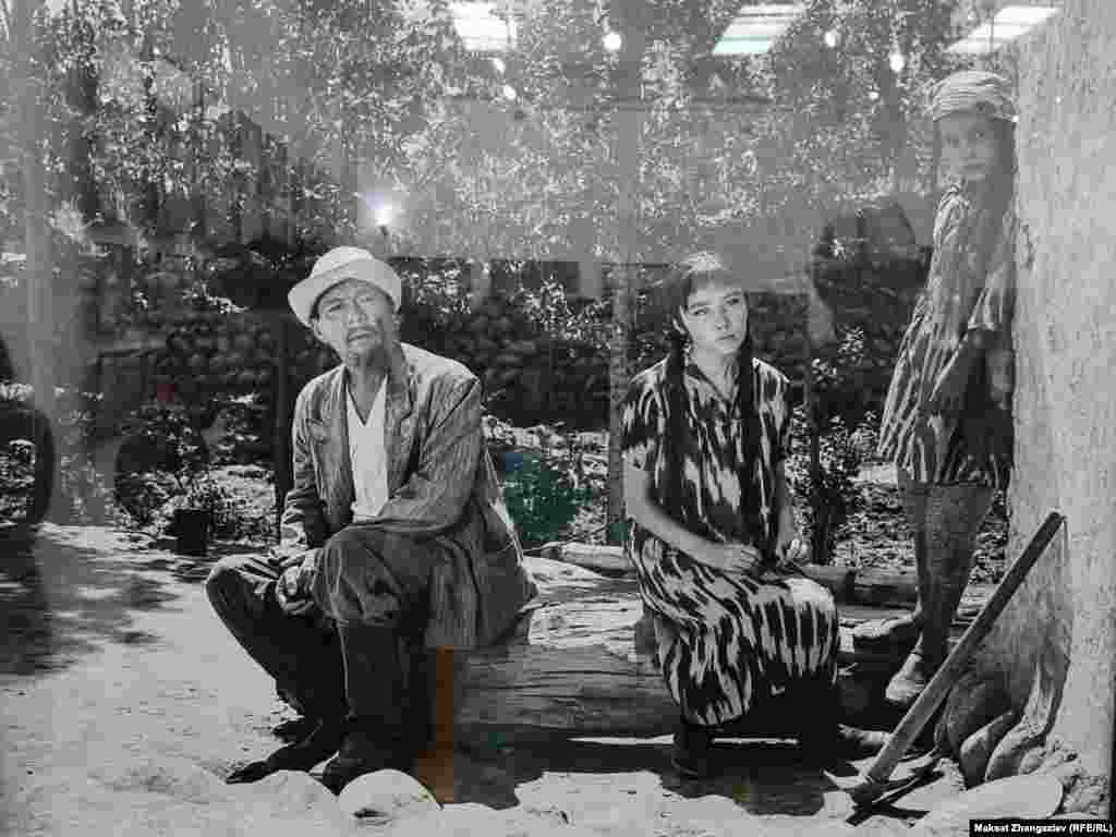 Кинорежиссер Артыкпай Сүйүндүков Юсупжанованын кыска бирок маңыздуу чыгармачыл өмүрү тууралуу эскерип, ал өмүр шериги, Эл жазуучусу Кубатбек Жусубалиев менен өнөрдөгү кош жылдыз эле дейт: &ldquo;Клара Юсупжанова кыргыз кыздарынын ичинен киного актриса болуп келген алгачкы таланттардын бири. Болгондо дагы Камбаралы Бобуловдун &quot;Түштүк кызы&quot; повестинин негизинде тартылган (&quot;Самая послушная&quot;), &ldquo;Зной&rdquo; баштаган белгилүү фильмдерде жакшы ролдорду аткарып, талантын, чеберчилигин мыкты көрсөтө алды. Ал бир жагынан белгилүү киноактриса болсо бир жагынан белгилүү кинорежиссер да болду. Анан музыкадагы кош жылдыз деп коёбуз го, кинодогу кош жылдыздар Клара Юсупжанова менен Кубатбек Жусубалиев болду. Жолдошу экөө өзүнчө стилде, өзүнчө бир агымда даректүү фильмдерди тартышты. Бул фильмдер кыргыз киносунда из калтыра алды. Өз учурунда бул эмгектер Советтер Союзунун аймагында көрсөтүлүп белгилүү болду&rdquo;. &nbsp;