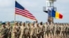 Numărul de militari americani din România s-a înjumătățit în ultimul an, de la peste 2.000 la 1.000. 