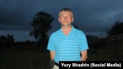 Юрий Шадрин, който кръщава прасетата си на руски политици.