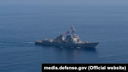 Есмінець ВМС США прямує у Чорне море