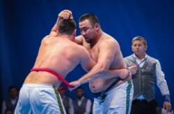 Финалдык беттеш. Нурбек Кожобеков менен монгол балбаны Анар Дорж.