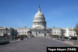 У Палаті Представників зареєстрували законопроєкт, який дозволятиме українцям з гуманітарним паролем отримати «зелену карту»