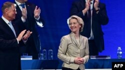 Klaus Iohannis, președintele României, și Ursula von der Leyen, șefa Comisiei Europene, în timpul Congresului PPE de la București, din martie 2024. 