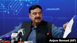 تحریک طالبان پاکستان که يو خوا د پاکستاني حکومت لخوا تر بندېز لاندې ډلو کې شامله ده نو بلخوا ملګرو ملتونو او امریکا هم د ترهګرو ډلو په نوملړ کې اچولې ده.