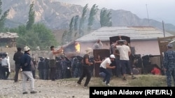 Ситуация на границе кыргызстанского села Чечме и узбекского села Чашма анклава Сох. 31 мая 2020 года.