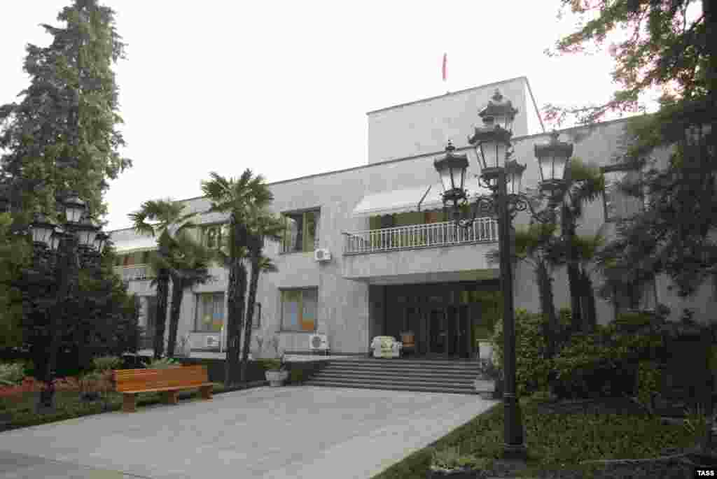 Another of Putin&#39;s residences is his Black Sea home of Bocharov Ruchei near the resort of Sochi.&nbsp; 