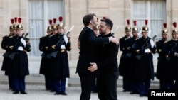 Эмманюэль Макрон и Владимир Зеленский в Париже, 26 марта 2025 года