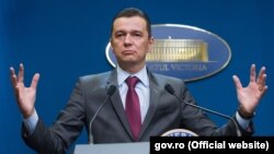 Coaliția caută urgent o soluție pentru a putea plăti factura pentru compensarea energiei. O supraimpozitare de 100% pentru traderii de pe piața de energie este luată în discuție, susțin surse din Coaliție. Imagine de arhivă cu Sorin Grindeanu, prim-vicepreședinte PSD, vicepremier