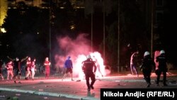 Protestele antiguvernamentale din Serbia au continuat pentru a patra noapte consecutiv.