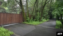 В расследовании «Проекта» рассказывается об особняках в Серебряном бору (на фото) и на Воробьевых горах, где живут представители российских элит и их семьи. Среди жильцов был и экс-президент Казахстана Нурсултан Назарбаев