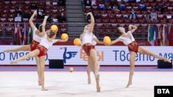 Българският ансамбъл по художествена гимнастика по време на световната купа в София