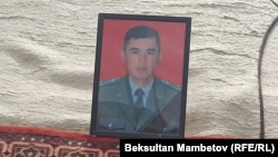 Портрет погибшего Эсентура Кубанычбекова.