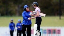 هغه ماته چې حقیقت کې بریا وه؛ افغان ښځینه کرکټ لوبډله بیا شنه میدان ته ستنه شوه
